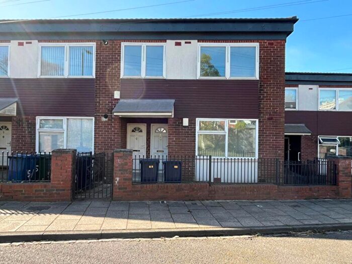 2 Bedroom Flat To Rent In Sandhoe Gardens, Newcastle Upon Tyne, NE15