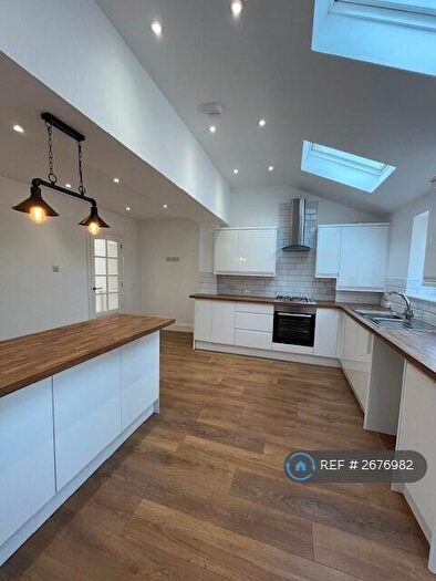 5 Bedroom Semi Detached House To Rent In Greenbank Drive, Oadby, Leicester, LE2