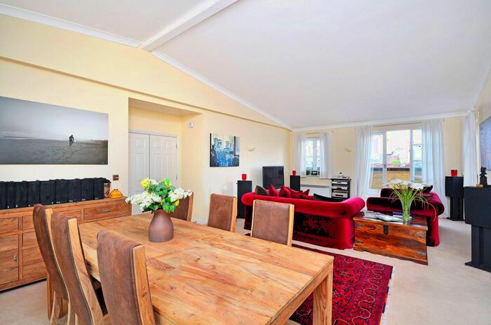 2 Bedroom Flat To Rent In Stockwell Green, Stockwell, London, SW9