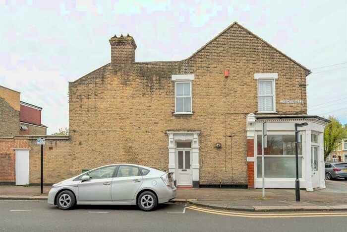 3 Bedroom Maisonette To Rent In Capworth Street, Walthamstow, E10