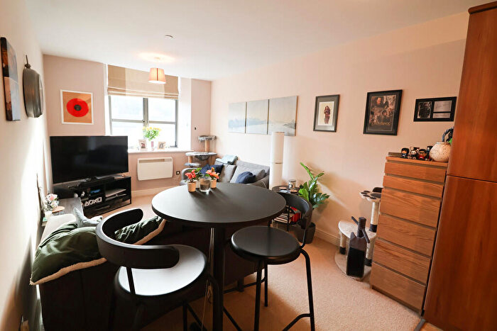 2 Bedroom Apartment For Sale In Wren Nest Mill, Glossop, SK13