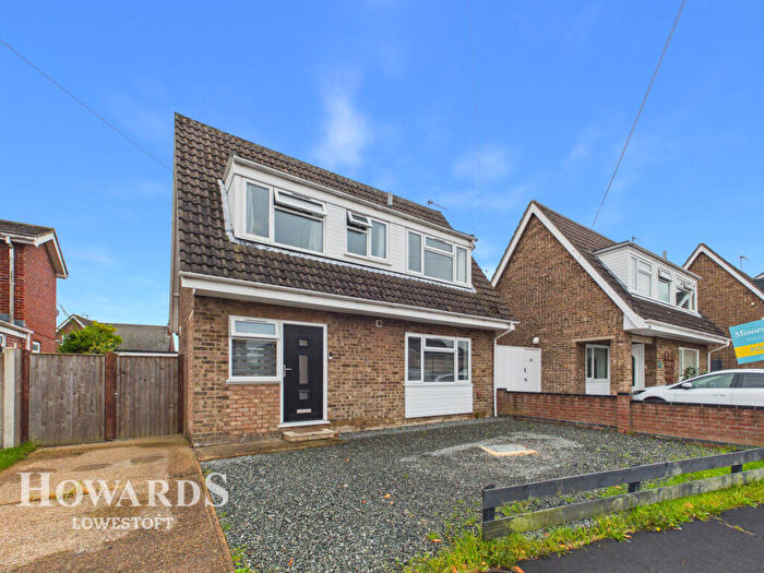 2 Bedroom Detached House For Sale In Herons Close, Oulton Broad, NR32