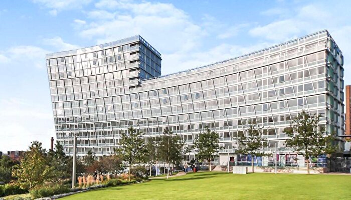 2 Bedroom Flat To Rent In One Park West, Strand Street, Liverpool, Merseyside, L1