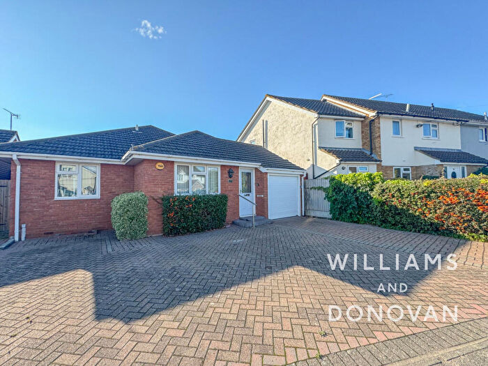 2 Bedroom Detached Bungalow For Sale In Plumberow Avenue, Hockley, SS5