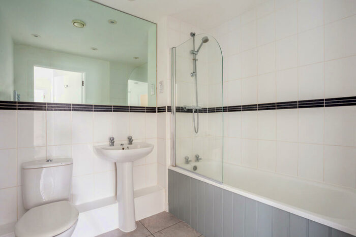 2 Bedroom Apartment To Rent In Bridge Wharf, Chertsey, KT16