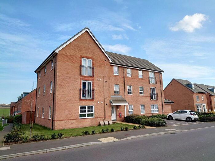 2 Bedroom Apartment For Sale In Skylark Avenue, BN10