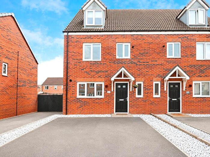 4 Bedroom Semi-Detached House To Rent In Stewart Way, Annesley, Nottingham, NG15