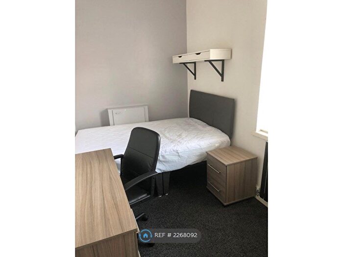 6 Bedroom End Of Terrace House To Rent In Darnley Street, Stoke-On-Trent, ST4