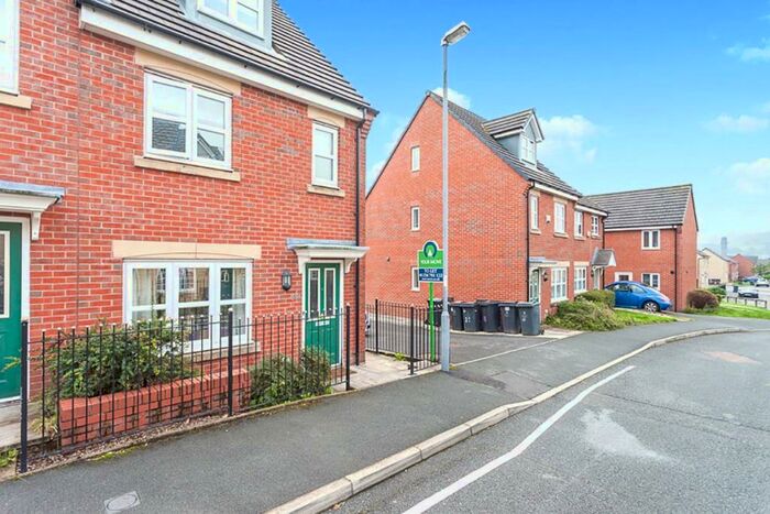 3 Bedroom Semi-Detached House To Rent In Fitzgerald Drive, Darwen, Lancashire, BB3