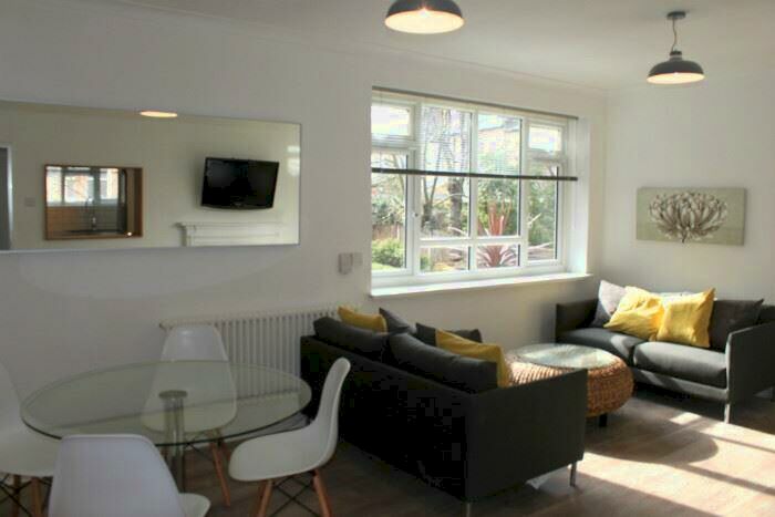 3 Bedroom Flat To Rent In Abbott House, Nightingale Lane, London, SW12