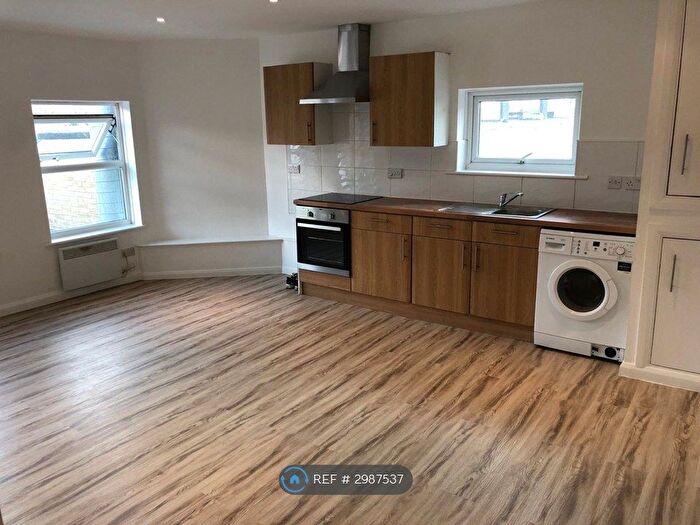 1 Bedroom Flat To Rent In Bank St, Maidstone, ME14