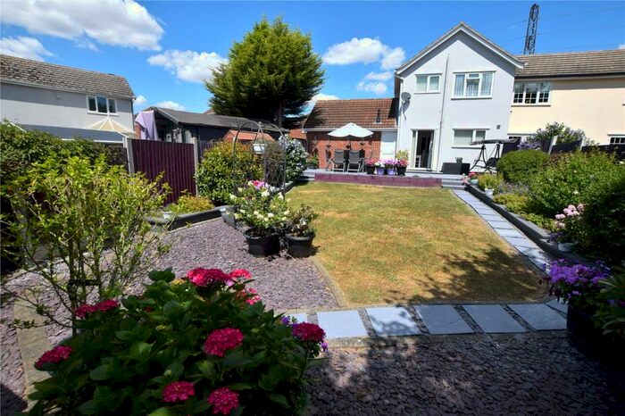 3 Bedroom Semi-Detached House For Sale In Hawkwood Close, South Woodham Ferrers, Chelmsford, Essex, CM3