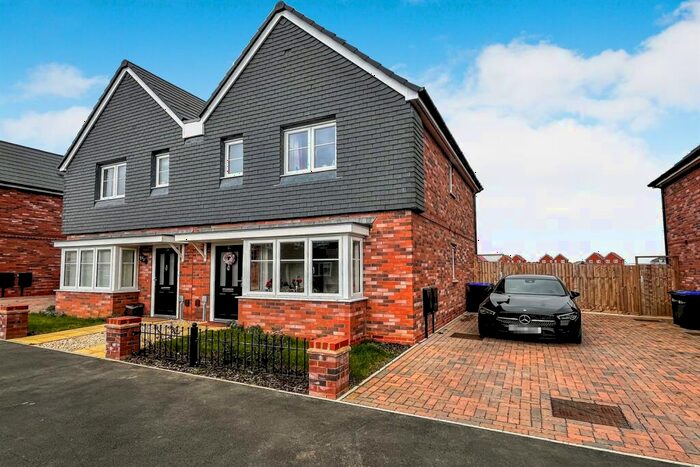 3 Bedroom Semi-Detached House To Rent In Bedroom Semi Detached House In Sparrowhawk Crescent, Northampton, NN4