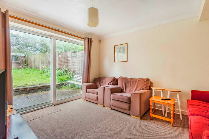 4 Bedroom Semi-Detached House To Rent In Cabell Road, Guildford, GU2