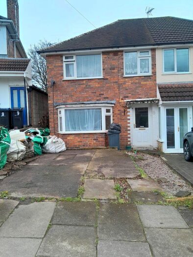 3 Bedroom Semi-Detached House To Rent In Rowdale Rd, Birmingham, B42