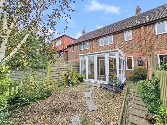 3 Bedroom Terraced House For Sale In Ashdown Fields, Chartham, CT4