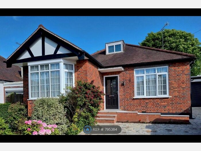 3 Bedroom Bungalow To Rent In Woodville Gardens, Ruislip, HA4