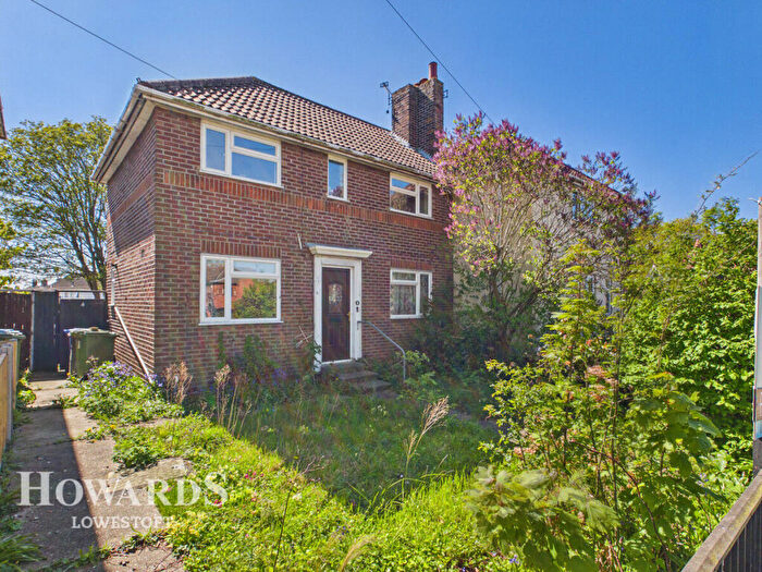 3 Bedroom Semi-Detached House For Sale In Minden Road, Lowestoft, NR32
