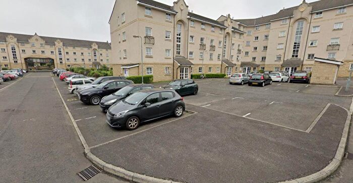 Garage / Parking To Rent In Mcdonald Road, Edinburgh, EH7
