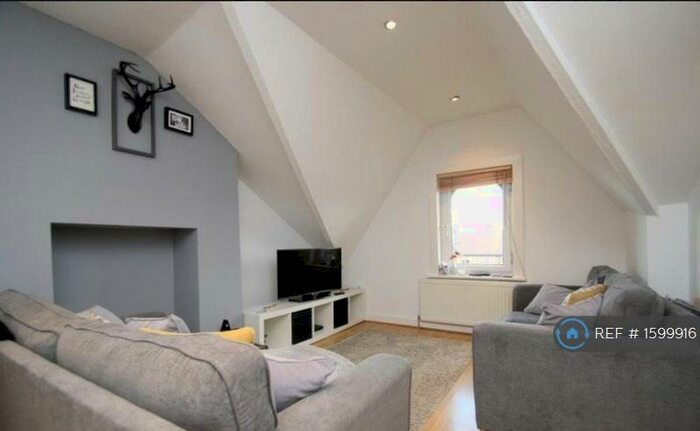 2 Bedroom Flat To Rent In Street Lane, Leeds, LS8