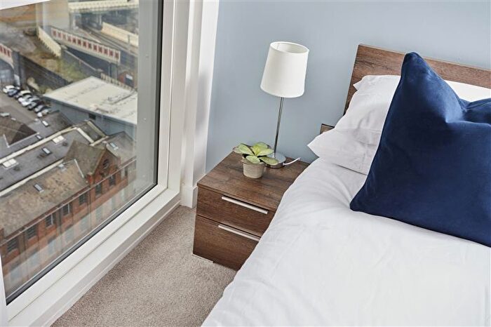 2 Bedroom Apartment To Rent In New Bridge Street Salford, M3