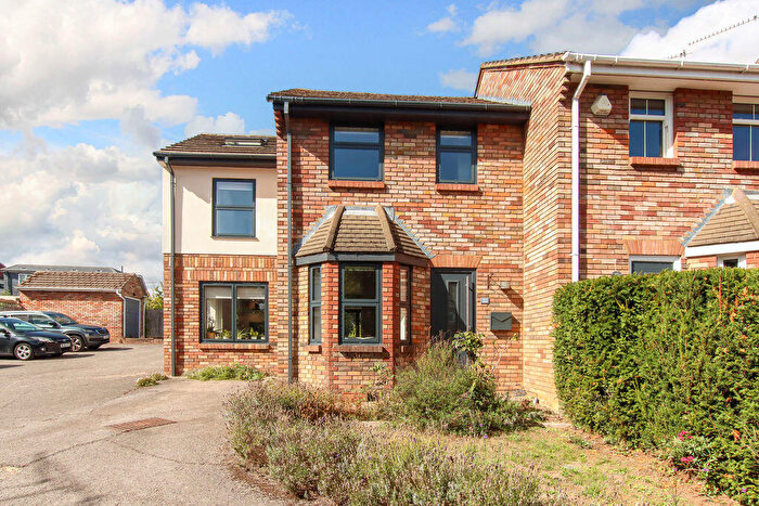 3 Bedroom Semi Detached House For Sale In Lakeside, Tring, HP23