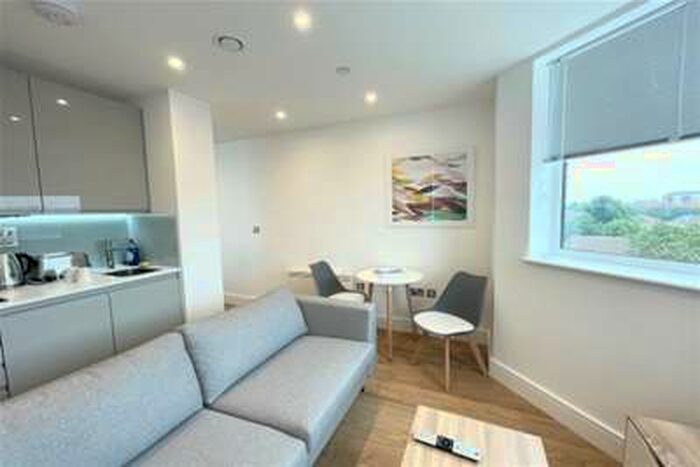 Flat To Rent In Papermill House RM1