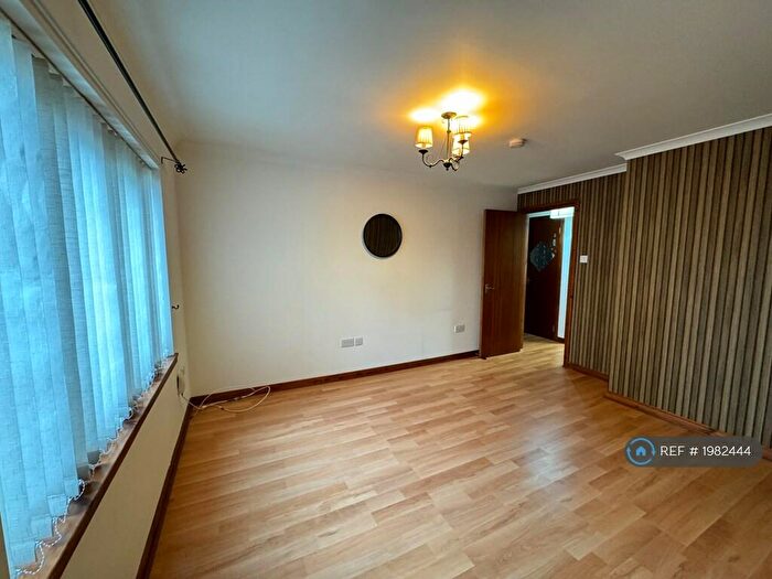 2 Bedroom Flat To Rent In Arbroath Road, Dundee, DD4