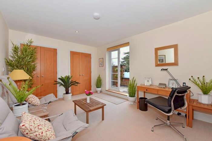 3 Bedroom Flat To Rent In Ethorpe House, Packhorse Road, Gerrards Cross, Buckinghamshire, SL9