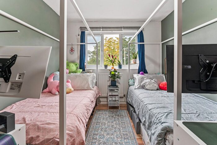 2 Bedroom Flat For Sale In Carslake Road, London, SW15