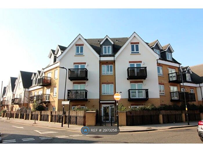 2 Bedroom Flat To Rent In Featherstone Road, Southall, UB2