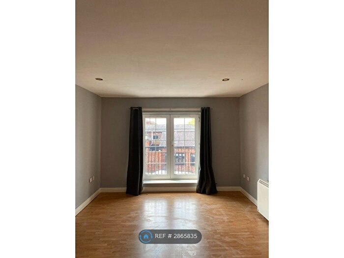 2 Bedroom Flat To Rent In Kensington Court, Nantwich, CW5