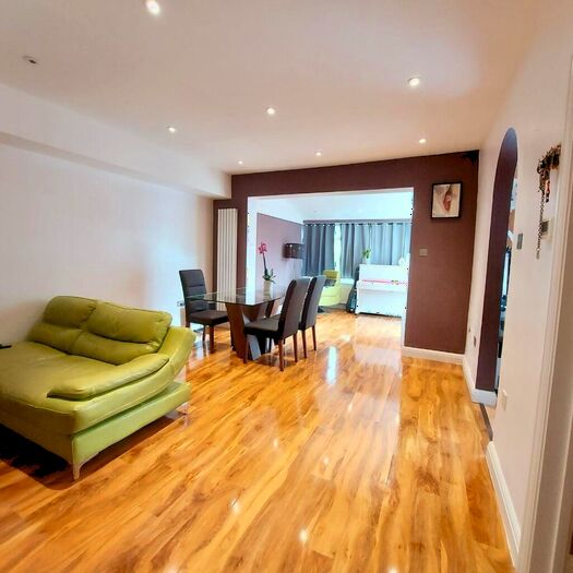 3 Bedroom Ground Maisonette To Rent In Colindeep Lane, London, Greater London, NW9