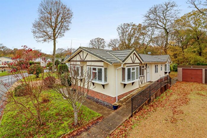 2 Bedroom Park Home For Sale In Deanland Wood Park, Deanland Wood Park, Golden Cross, BN27