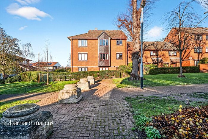2 Bedroom Flat For Sale In St. Benedicts Close, London, SW17