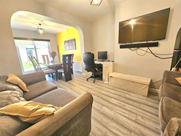 5 Bedroom Semi-Detached House To Rent In Trent Avenue, Upminster, RM14