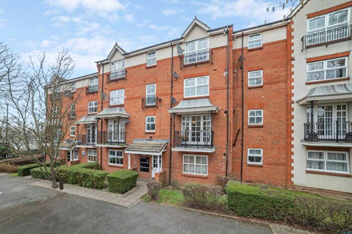 2 Bedroom Flat For Sale In Shaftesbury Gardens, North Acton, NW10