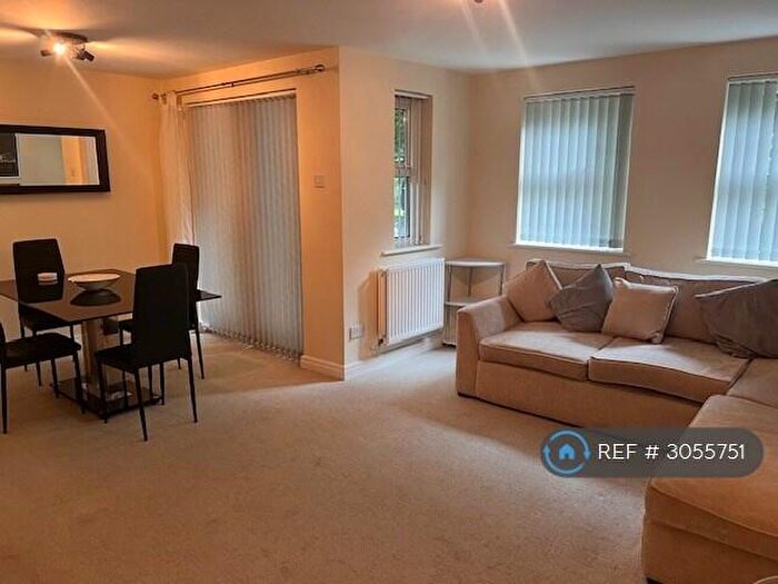 2 Bedroom Flat To Rent In Redcot, Bolton, BL1