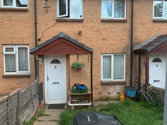 2 Bedroom Maisonette To Rent In Amanda Close, IG7