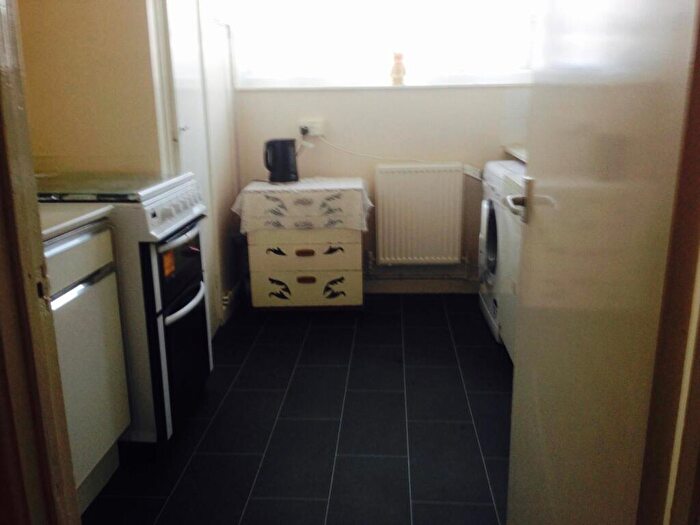5 Bedroom Flat To Rent In Marston House, Redhill, RH1
