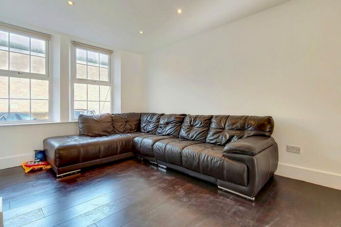 4 Bedroom Flat To Rent In Jebb Avenue, Brixton Hill, London, SW2