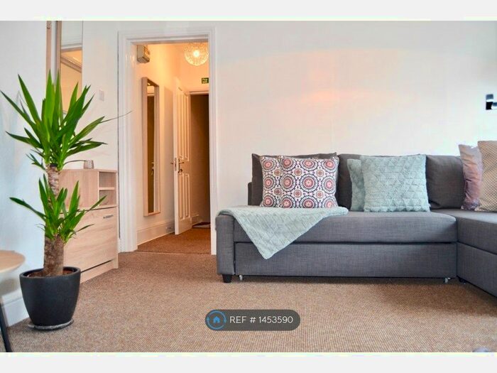 1 Bedroom Flat To Rent In North Parade, Lincoln, LN1