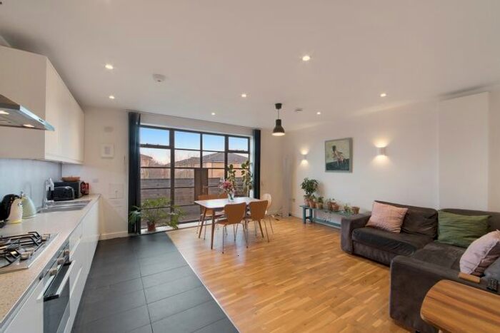 2 Bedroom Flat To Rent In Duval House, Haggerston, E8