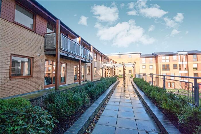 2 Bedroom Flat To Rent In Commonwealth Drive, Crawley, RH10