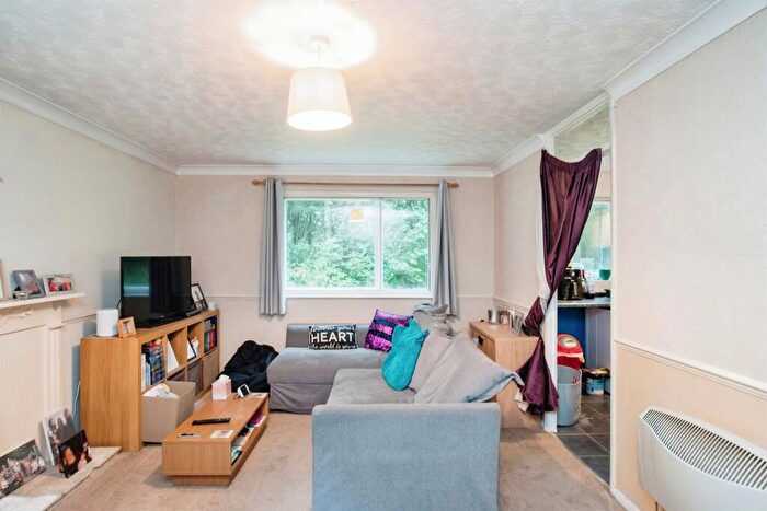 2 Bedroom Flat For Sale In Valley Green, Hemel Hempstead, HP2