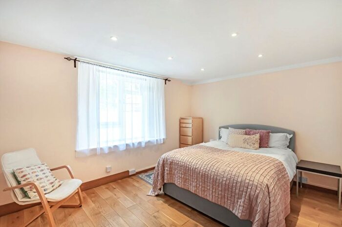 1 Bedroom Flat For Sale In Larkhall Rise, Clapham, SW4