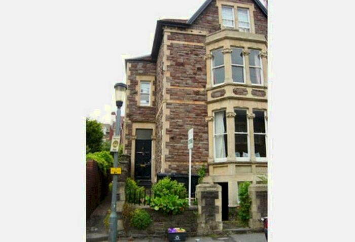 8 Bedroom House To Rent In Manor Park &#;, BS6