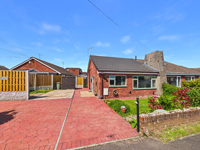 2 Bedroom Semi-Detached Bungalow For Sale In Coniston Drive, Clay Cross, S45