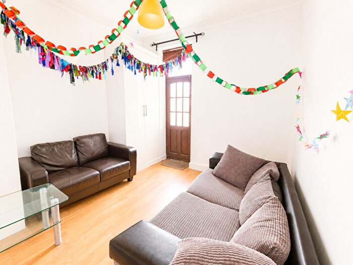 1 Bedroom Flat To Rent In Turnpike Lane, London, N8