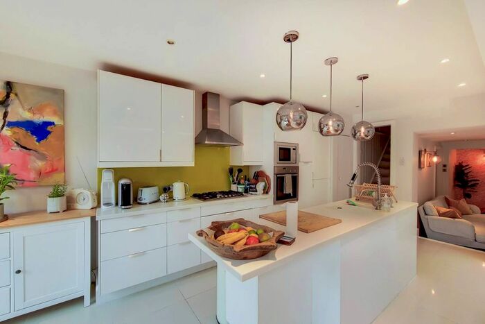 4 Bedroom Property To Rent In Wellfield Road, Streatham, London, SW16